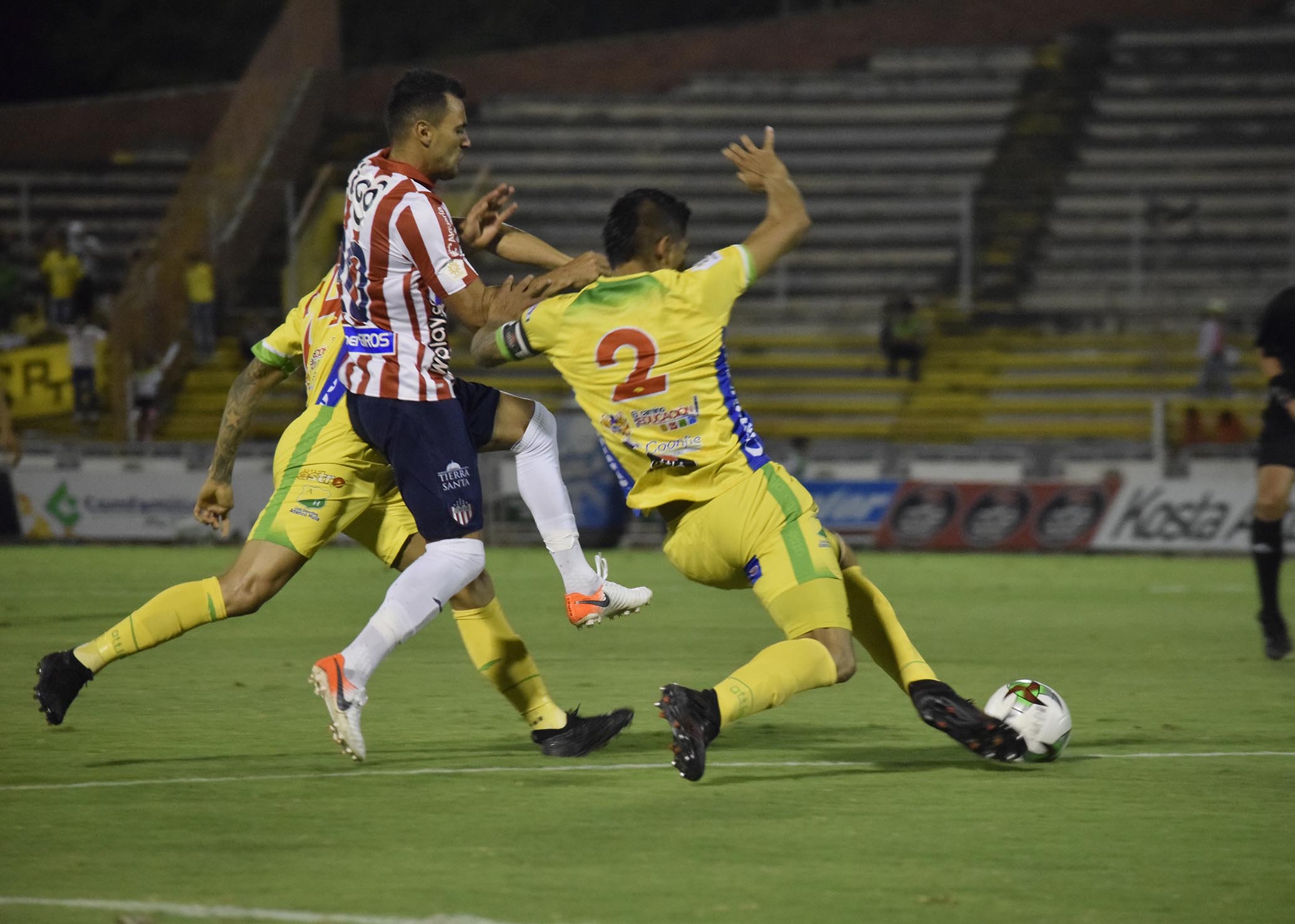 Atlético Huila salvó un punto ante el 'tiburón' en el ...