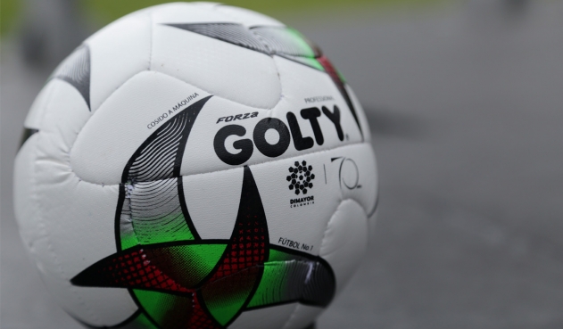 Practica fútbol en Colombia con un Balón Fútbol Sala Golty