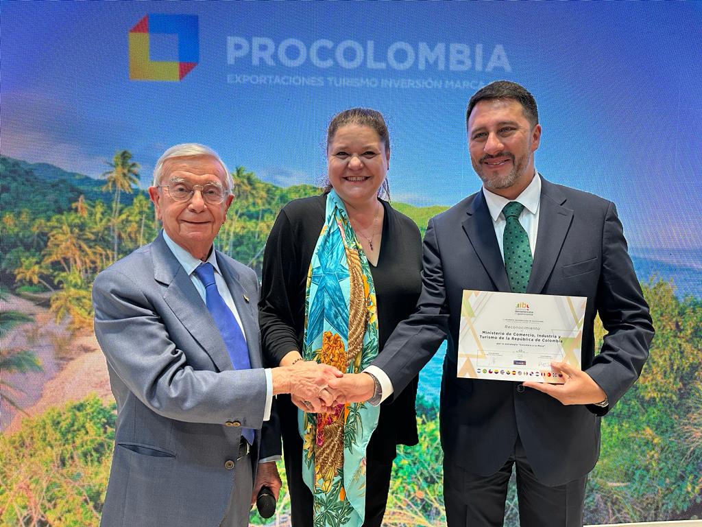Estrategia ‘Colombia a la mesa’, del ministerio de comercio, recibe reconocimiento en el marco de LA FERIA FITUR 2023 