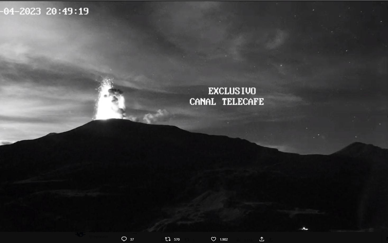Anoche ocurrió esta sorprendente incandescencia en el Volcan Nevado del Ruiz. TELECAFE 