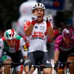 Ewan celebra la victoria en la octava etapa del Giro