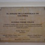 Placa en honor de Macías a Uribe