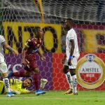 Jaminton Campaz celebra gol del Tolima ante el Macará
