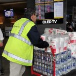 Aeropuerto El Dorado instala 200 camas y habilita espacios para refugiar extranjeros que aún no pueden salir de Colombia