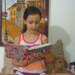 Niña Estudiando