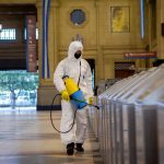 Trabajos de desinfección por coronavirus en la estación de Constitución de Buenos Aires.Foto: Paula Acunzo/ZUMA Wire/dpa / Europa Press