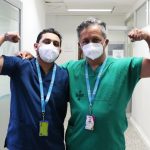 Freddy y Camilo Rodríguez ,padre hijo el uno Enfermero y el otro médico, En el Hospital de Kennedy de Bogota Foto Secretaría de Salud