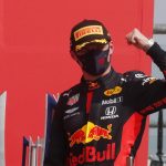 Max Verstappen, de Red Bull, celebra su victoria en el podio después de la carrera en Gran Premio Británico REUTERS/Frank Augstein
