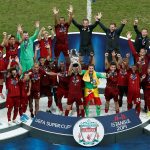 Los jugadores de Liverpool celebrando tras ganar la Supercopa de la UEFA en Estambul. REUTERS/Kemal Aslan