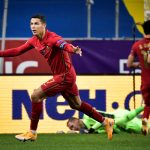 Cristiano Ronaldo celebra tras anotar su gol número 100 con Portugal en un partido ante Suecia por la Nations League. TT News Agency/Janerik Henriksson via REUTERS