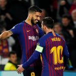 Luis Suárez abrazando a Lionel Messi REUTERS/Susana Vera