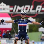 El ciclista francés Julian Alaphilippe gana el Mundial de Ciclismo en carretera en el Autódromo Enzo e Dino Ferrari, Imola, Italia.REUTERS/Jennifer Lorenzini