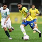 Neymar conduce el balón durante el partido donde Brasil goleó 5-0 a Bolivia en eliminatoria sudamericana para Mundial. Pool vía Reuters/Buda Mendes