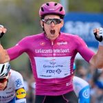 Démare celebra el triunfo en la etapa 11 del Giro de Italia