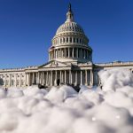 El Capitolio con nieve derritiéndose en frente, en Washington, EEUU. REUTERS/Erin Scott