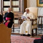 Papa Francisco dando su audiencia semanal general en el Vaticano. Ene 20, 2021. Vatican Media/Handout via REUTERS