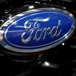El logo de Ford Motor Co en el Salón del Automóvil de Fráncfort, Alemania. REUTERS/Wolfgang Rattay/