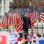 Donald Trump, alentando a sus seguidores en un mitin frente a la Casa Blanca, Washington, EEUU. 6 enero 2021. REUTERS/Jim Bourg