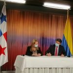 El Consejero para la Participación de las Personas con Discapacidad, Jairo Clopatofsky y la Embajadora de Panamá en Colombia, Liliana Fernández Puentes firmaron un pacto de colaboración
