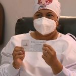 La enfermera Verónica Luz Machado,es la primera en recibir una dosis de vacuna contra el COVID-19