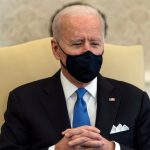 El presidente de Estados Unidos, Joe Biden, asiste a una reunión bipartidista sobre legislación contra el cáncer en la Oficina Oval de la Casa Blanca en Washington, Estados Unidos, el 3 de marzo de 2021. Alex Brandon/Pool via REUTERS