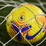 Un balón oficial del partido dentro de una red de la portería antes de un partido del Fulham con el Leicester City. Pool via REUTERS/Glyn Kirkk