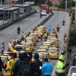 Los taxistas realizaron plan tortuga en varios sectores de la ciudad de Bogotá durante toda la mañana.