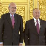 El embajador de Colombia en ese país, Alfonso López Caballero con el Presidente ruso Vladímir Vladímirovich Putin