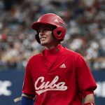 El segunda base César Prieto del equipo de la selección cubana de beisbol se aparto de su equipo en La Florida Estados Unidos