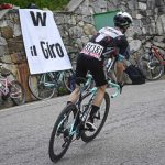 Simon Yates gana en Alpe di Mera