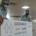 Una caja de vacunas anti-COVID-19 para la iniciativa Covax se prepara para el envío desde Pune, en India, en marzo de 2021. Foto: UNICEF - HANDOUT AGENCIA ANADOLU