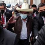 El candidato presidencial de Perú, Pedro Castillo, llega a la sede del partido "Perú Libre" para una conferencia de prensa en Lima, Perú. 15 de junio de 2021. REUTERS/Sebastián Castañeda