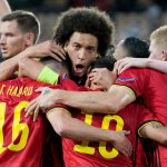 Futbolista de Belgica Thorgan Hazard celebrando con sus compañeros tras marcar ante Portugal 
Pool via REUTERS/Thanassis Stavrakis