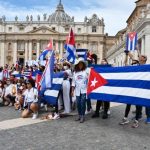 Fieles cubanos en la Plaza de San Pedro.Foto Vatican News