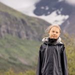 La activista climática Greta Thunberg junto a la montaña Ahkka, cerca de Sapmi, en la Laponia sueca.Carl-Johan Utsi/TT/vía Reuters. ATENCIÓN EDITORES - ESTA IMAGEN FUE