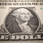 Ilustración fotográfica que muestra un billete de un dólar. REUTERS/Dado Ruvic