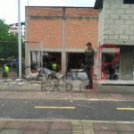Lanzan explosivo a la estación de Policía de Juan Atalaya