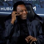 La leyenda del fútbol brasileño Pelé en París, Francia. REUTERS/Christian Hartmann