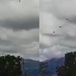 Paracaídas de soldado durante una caída libre en Tolemaida. Foto Alerta Tolima