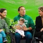 Exgobernador de Boyacá, Carlos Amaya con su Familia e Ingrid Betancourt