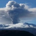 Fumarola en el volcán nevado del Ruiz