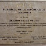 Placa de Uribe en el Congreso de la República