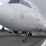 Un avión de Latam aterriza de emergencia en Medellín por fallas tras despegue