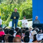 El Presidente Iván Duque dio inicio este sábado las obras de Puerto Antioquia, un proyecto que catalogó como el “más importante que se inicia en el país en este siglo”,