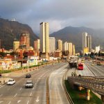 Vista del Centro Internacional desde el puente del cruce de la Caracas con Calle 26.