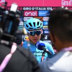 Miguel Ángel 'Supermán' López (Astana) se retiró este martes del Giro de Italia por una lesión de cadera, tras verse involucrado en una caída en los primeros kilómetros de la cuarta etapa, que discurre por Sicilia, entre Avola y Nicolosi,