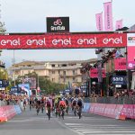El francés Arnaud Démare (Groupama) logró la victoria al esprint en la quinta etapa del Giro de Italia