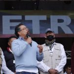 El candidato presidencial colombiano Gustavo Petro, de la coalición Pacto Histórico, pronuncia un discurso durante un acto de campaña en Soacha. EFE/ Mauricio Dueñas Castañeda