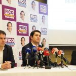 El abogado de la campaña de Fico Gutiérrez, Majer Nari Abushihab, junto al jefe de debate de la campaña, Luis Felipe Henao, denunciaron hostigamientos de parte de la campaña de Petro