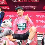 El australiano Jai Hindley (Bora Hansgrohe) hizo los honores a la etapa reina del Giro de Italia arrebatando la maglia rosa de líder el ecuatoriano Richard Carapaz en la cima de la Marmolada